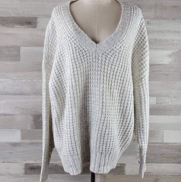American Eagle Oversized Knit V Neck Light Gray Melange Sweater Large NWT - Picture 13 of 16